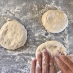 lepinje pity bałkańskie w trakcie przyrządzania