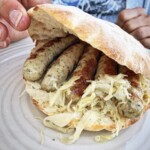 wypełnione kiełbaskami norymberskimi i kapustą sauerkraut