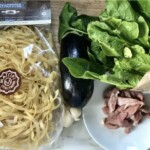 Makaron ze szpinakiem bakłażanem oraz mięsem