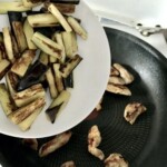 słupki bakłażana smażone na patelni