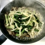 Makaron ze szpinakiem bakłażanem oraz mięsem