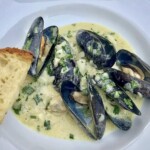 Małże po marynarsku w sosie śmietankowym