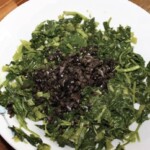 siekany duszony szpinak w misce