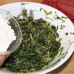 duszony szpinak w misce