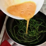 omlet z dzikimi szparagami