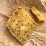 ser owczy dojrzewający z suszonym tymiankiem