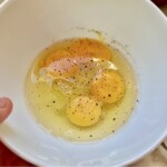 rozbite jajka w misce