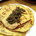 omlet z wieprzowiną po tajsku