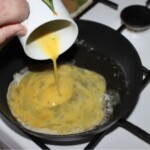 omlet ze szpinakiem i łososiem wędzonym