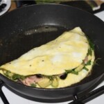 omlet ze szpinakiem i łososiem wędzonym