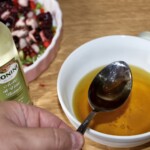 przygotowywanie sosu winegret do ośmiornicy z papryką