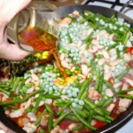 paella valenciana w trakcie przygotowania