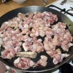 na patelni do paella smaży się mięso