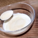 panna cotta w trakcie przygotowania