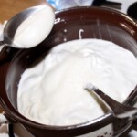 panna cotta w trakcie przygotowania