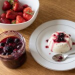 panna cotta w trakcie przygotowania
