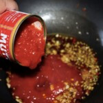 penne arrabiata w trakcie przygotowania