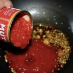 przygotowanie sosu pomidorowego