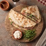 piadina romagnola podana na desce