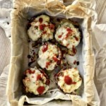 Pieczarki pieczone z łososiem wędzonym i serem