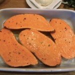 bataty przekrojone wzdłuż na połowę