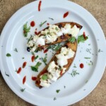 Pieczone bataty z tuńczykiem fasolą i serem