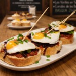 pincho przekąska hiszpańska podana na ladę
