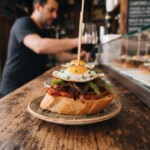 pincho przekąska hiszpańska podana na ladę