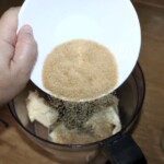 cukier brązowy w misce