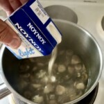 doprawianie sosu pieczarkowe słodką śmietanką