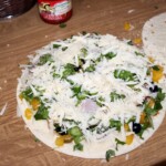 quesadilla ze szparagami i wędliną w przygotowaniu
