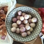 cebulki perłowe w misce