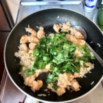 Ryż smażony z krewetkami i omletem