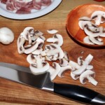 pieczarki pokrojone w plasterki