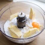 przygotowanie w malakserze ciasta na sernik