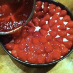 Sernik na zimno z truskawkami i galaretką