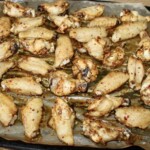 Chrupiące i soczyste skrzydełka z kurczaka z chilli na blasze piekarnika