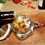 Śledzie z fenkułem kaparami i oliwkami