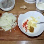 Śledzie z imbirem w śmietanie z kurkumą