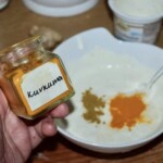 Śledzie z imbirem w śmietanie z kurkumą