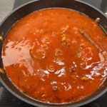 sos bolognese przyrządzany jest na patelni
