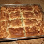 spanakopita grecki placek ze szpinakiem i serem