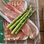 Szparagi pieczone z szynką dojrzewającą i oliwą