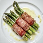 Szparagi pieczone z szynką dojrzewającą i oliwą