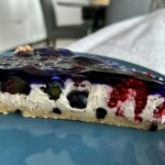 tarta z owocami leśnymi