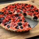 tarta z owocami leśnymi