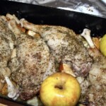 Udo z gęsi pieczone z jabłkami