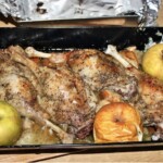 Udo z gęsi pieczone z jabłkami