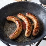 kiełbaski merquez smażą Sieną patelni