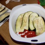 Zapiekanka z bakłażanem i mięsem w pomidorach